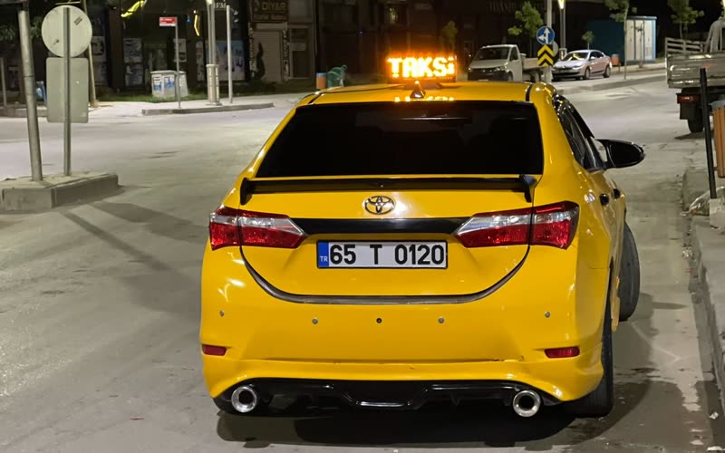 İpekyolu bölgesi taksi durağı – gece ışıklı taksi